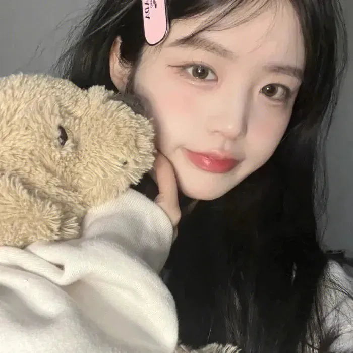 【社会反思】《明天，我会成为谁的女友》全集在线：出租女友、陪酒女、追星族的边缘女性真实生活图鉴